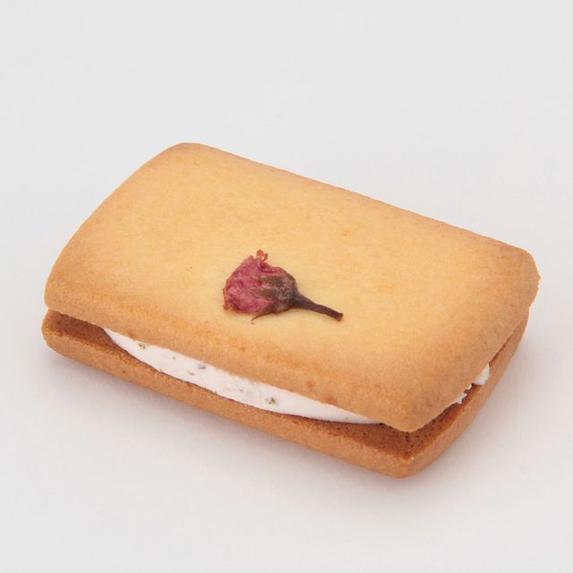 桜のクリームサンドクッキー
