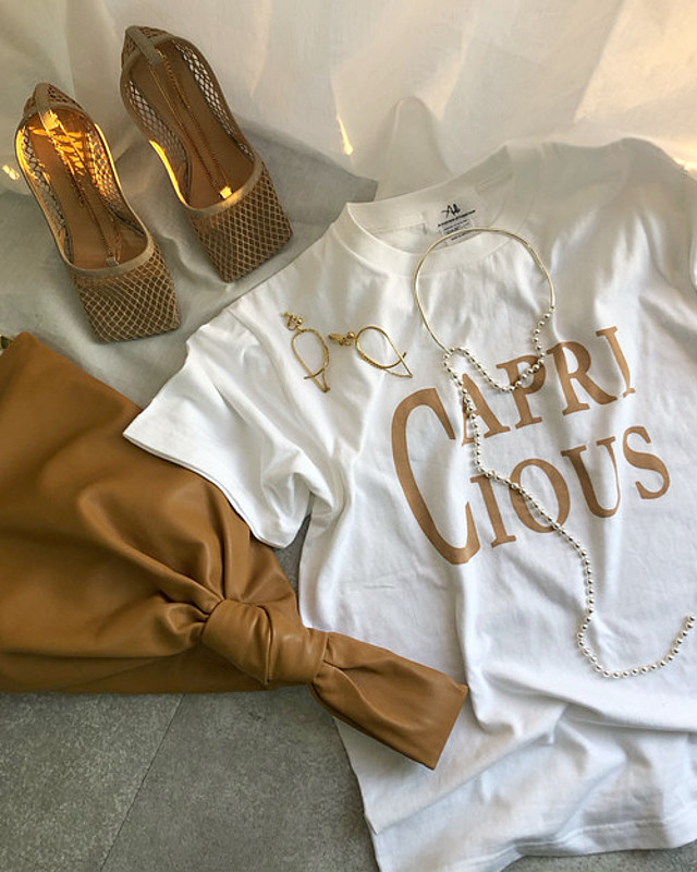 【CAPRICIOUS】T-shirt・caramel
