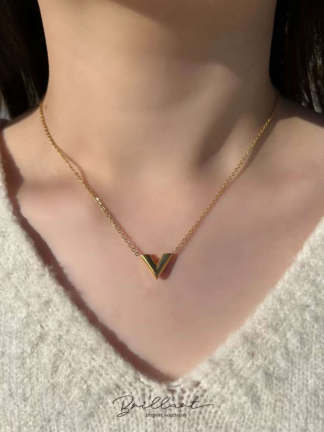 V necklace & V pierce