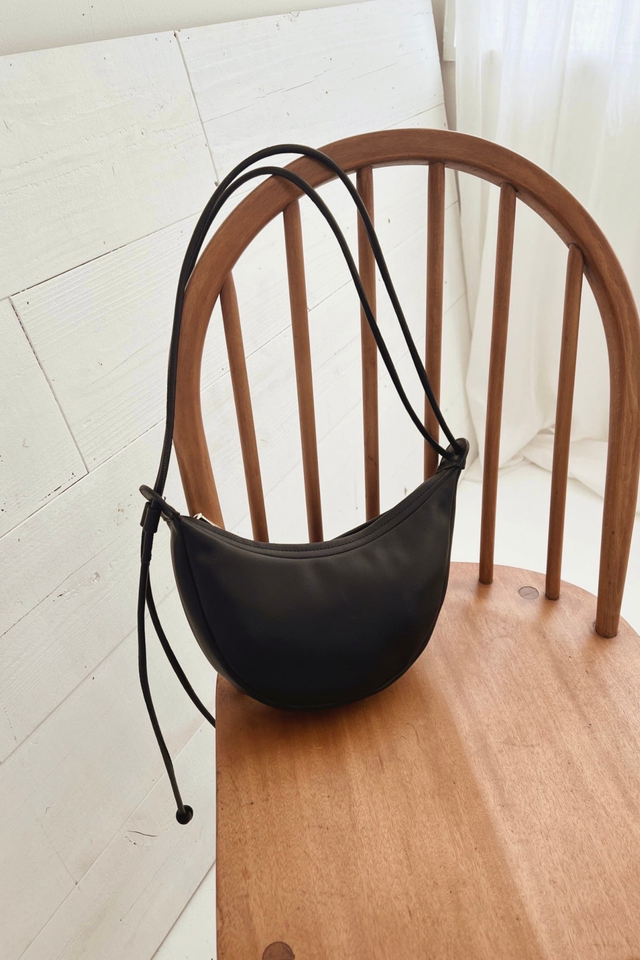 Cresent shoulder bag　BLACK