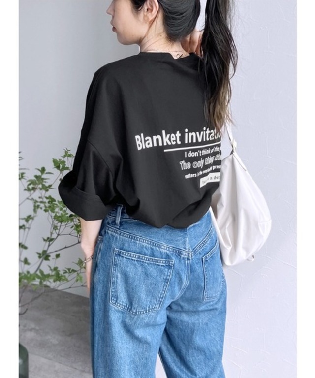 バックロゴプリントＴシャツ