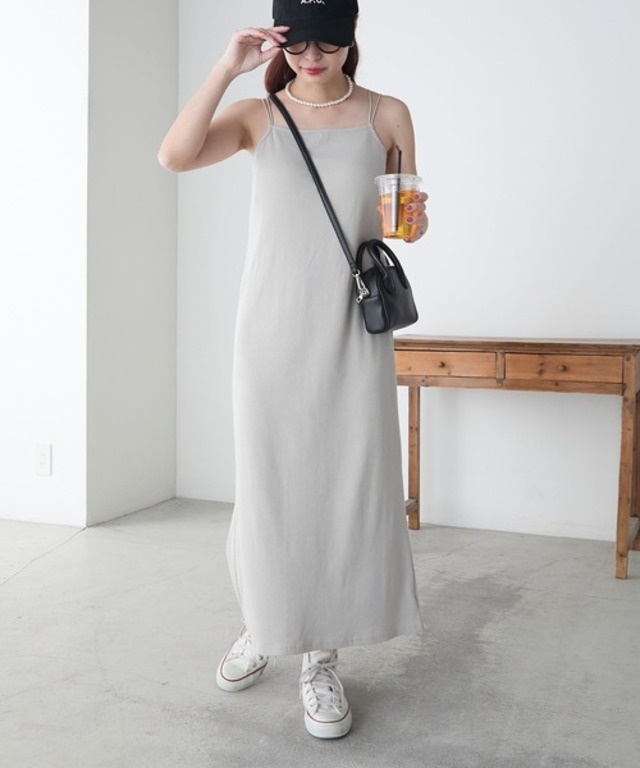 カップ付きダブルストラップキャミソールワンピース