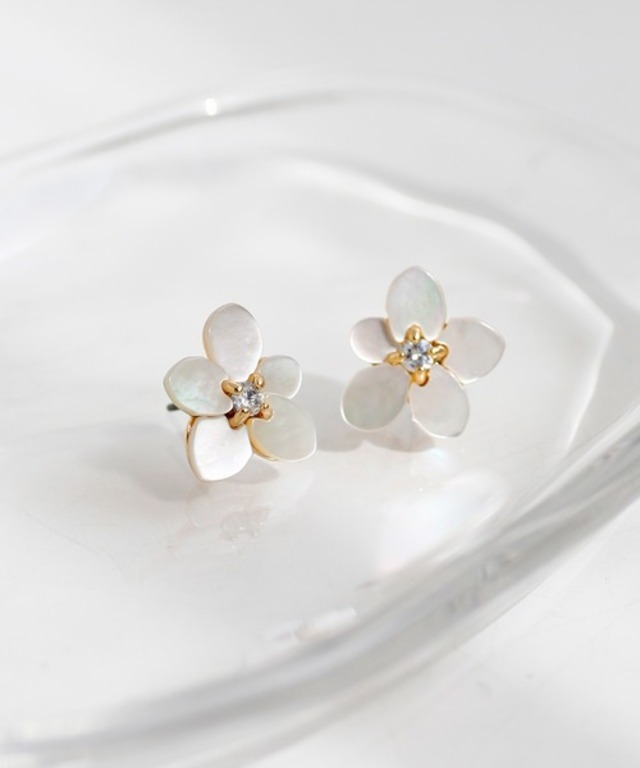 ビジュー×シェルフラワーピアス