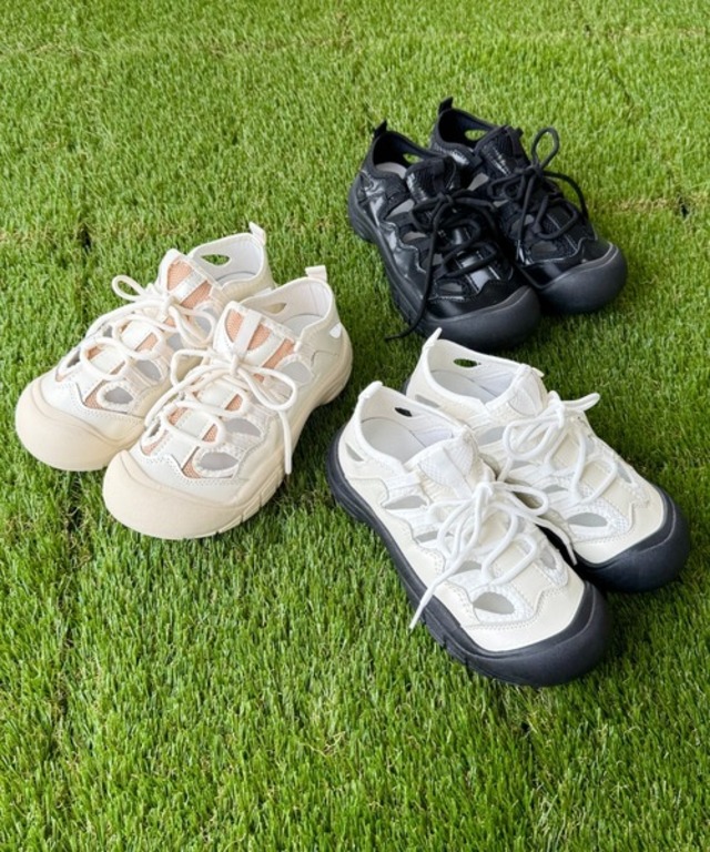 SOLLON. レースアップメッシュスニーカーサンダル