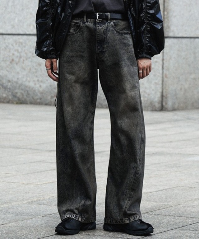 VINTAGE WASHED CURVED DENIM