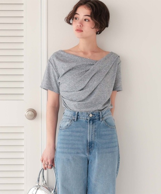 オフショルダーハーフスリーブTシャ
