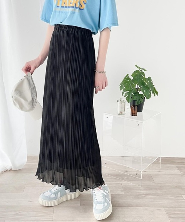 透け感×落ち感で夏を纏う、大人の抜け感スタイル ランダム プリーツ 裾メロウ シャイニー シアースカート