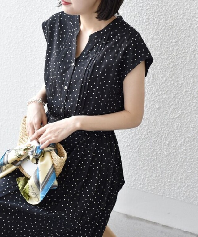 【WEB限定】〈洗濯機可能〉ドット 花柄 サイド プリーツ フレンチスリーブ ワンピース