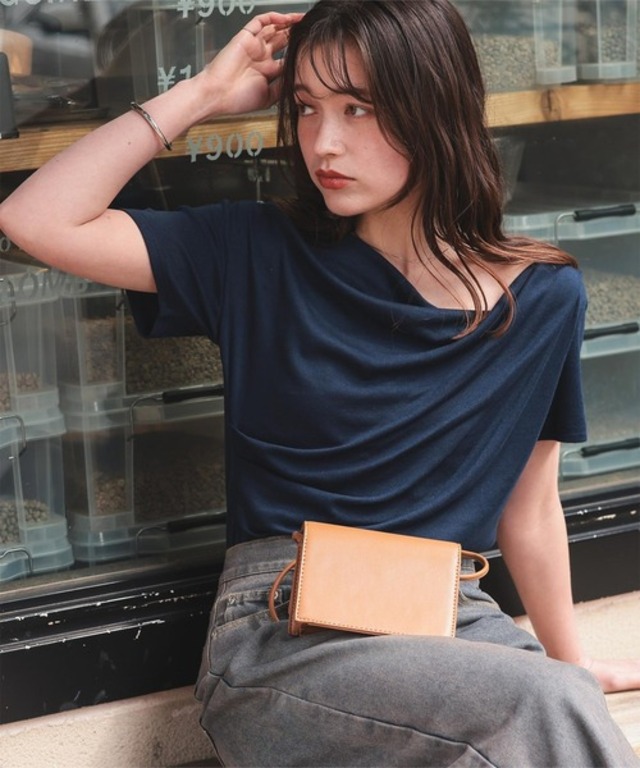 オフショルダーハーフスリーブTシャツ