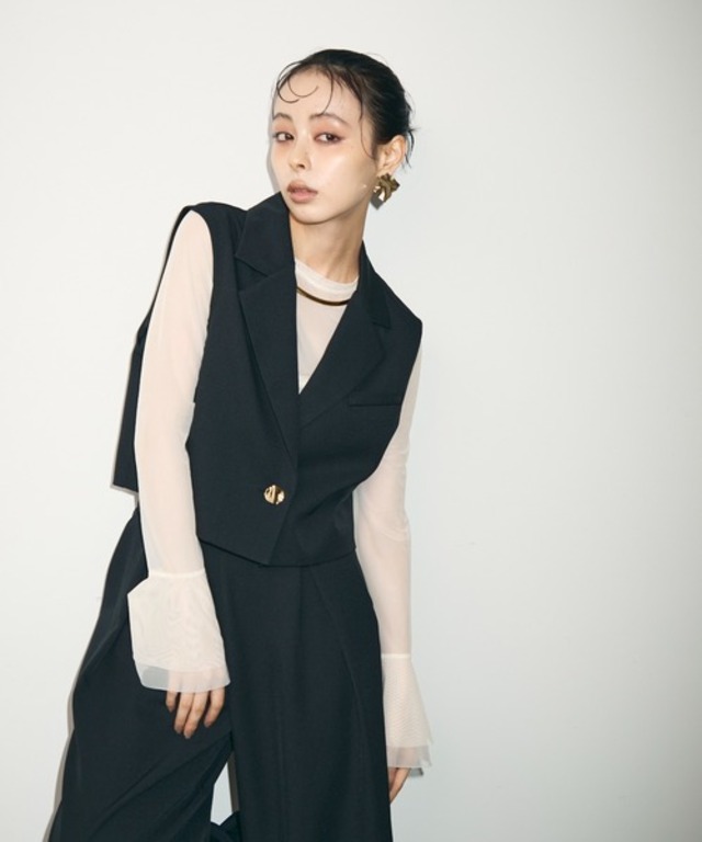 ショートジレ+タックパンツセットアップ