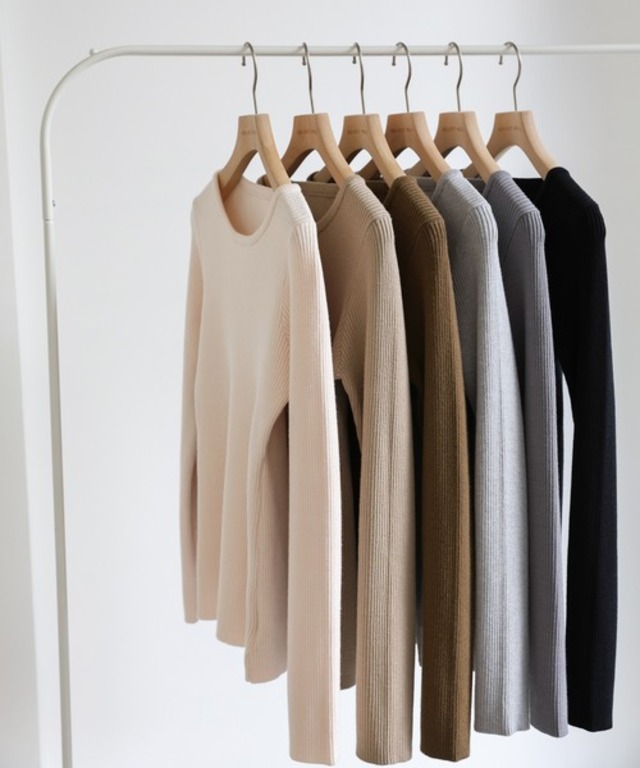 クルーネックリブニット