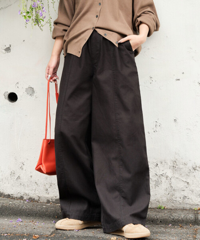 限定展開　イージー ボリューム バックツイル パンツ