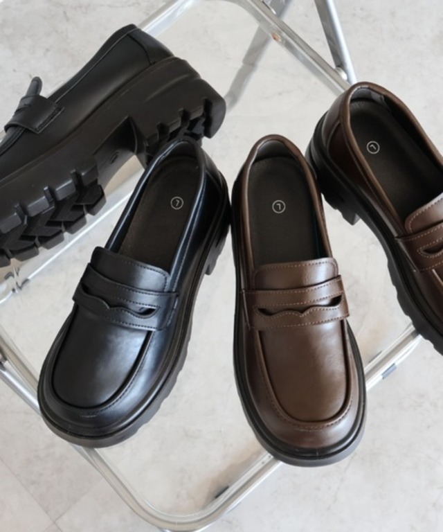 厚底シンプルコインローファー