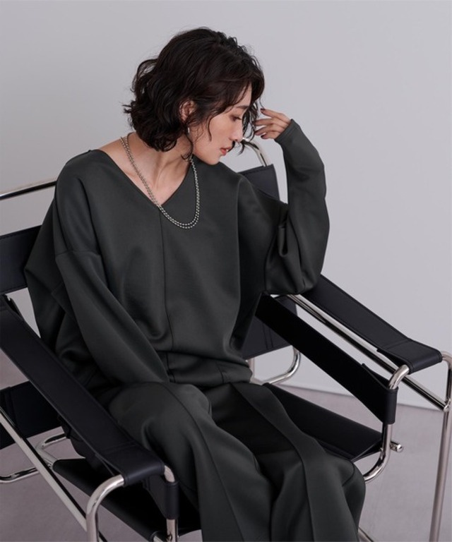 Vネックトップス×パンツ/ボンディングセットアップ