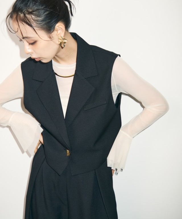 ショートジレ+タックパンツセットアップ