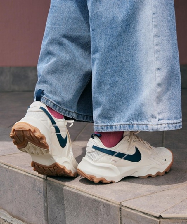 ナイキ TC 7900 ウィメンズシューズ / Nike TC 7900 Women's Shoes DD9682-103 Pale Ivory