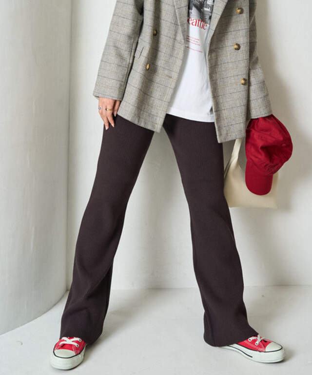 限定展開　リブ フレア ニットパンツ