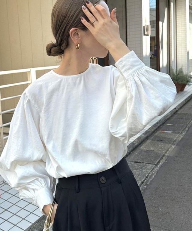 ボリュームスリーブブラウス