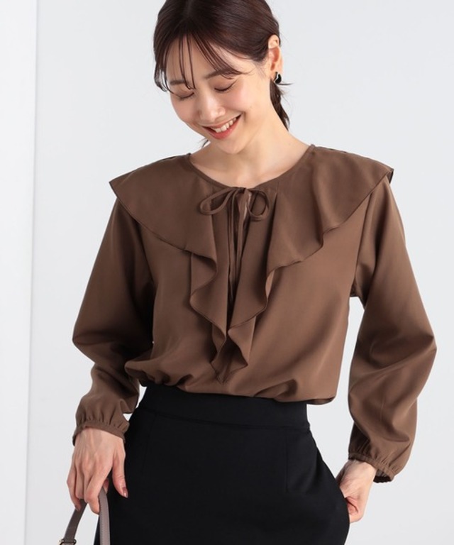 フリル襟ブラウス