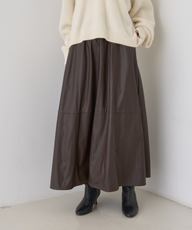 フェイクレザーフレアスカート