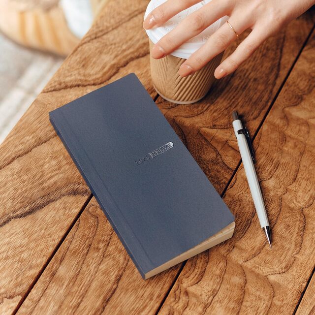 ほぼ日手帳 2026 weeks MEGA スニーカー