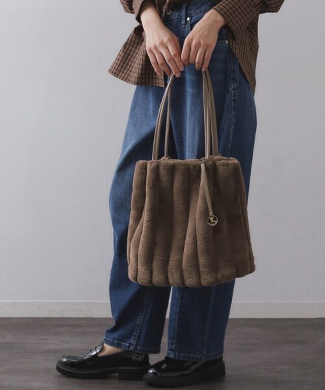 【A4サイズ対応／マチ付き】ストライプフェイクファートートバッグ