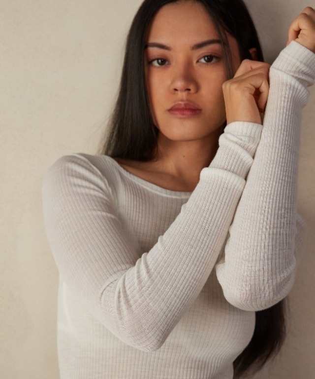 ウール＆シルク ロングスリーブ ラウンドネックニット【暖かい チクチクしにくい リブ 薄手 ソフト 保温性 伸縮性 上品 丸首】