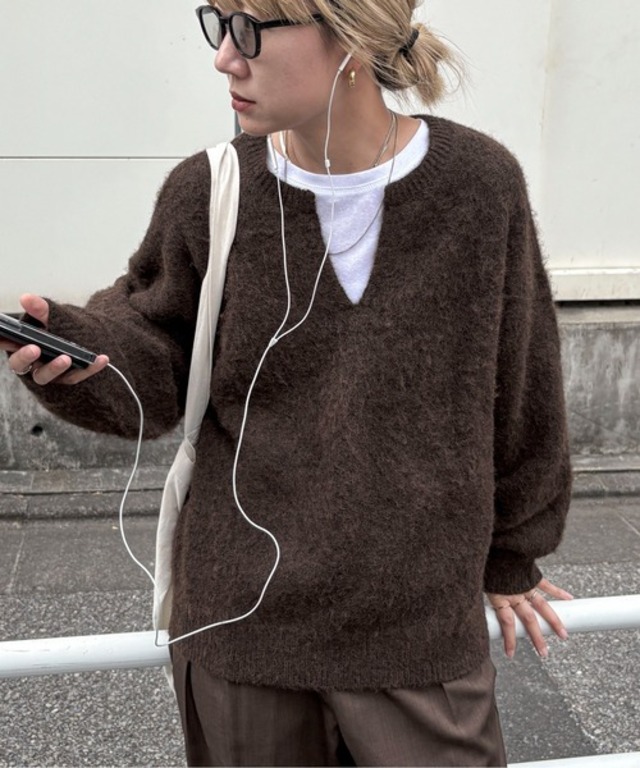 【ハンドウォッシャブル】ウール混起毛キーネックニット