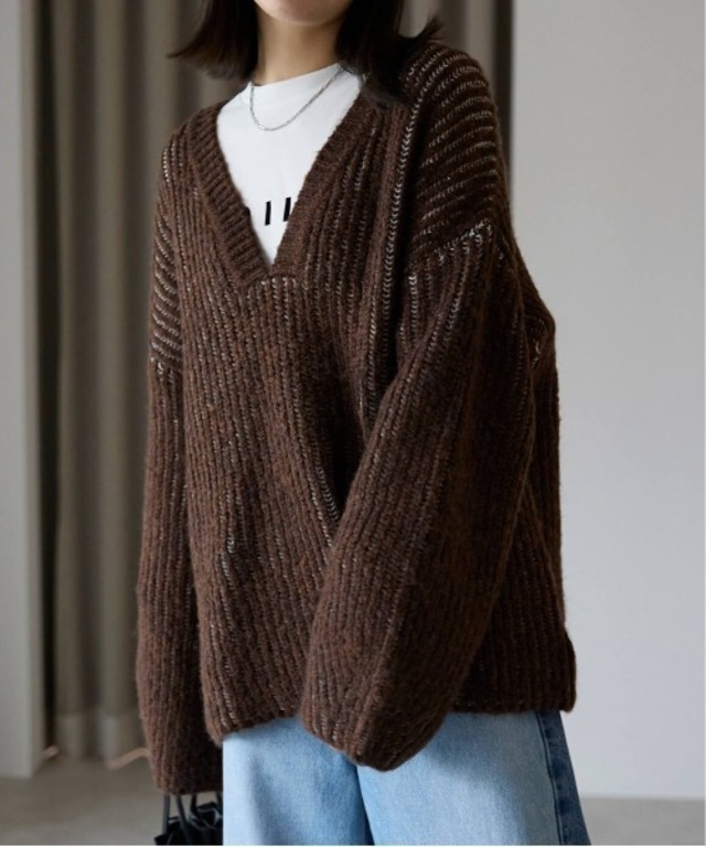 オーバーサイズ畦編みVネックニット