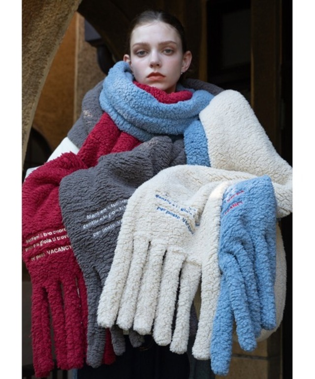 ロゴ刺繍フリンジボアマフラー/ポケット付き