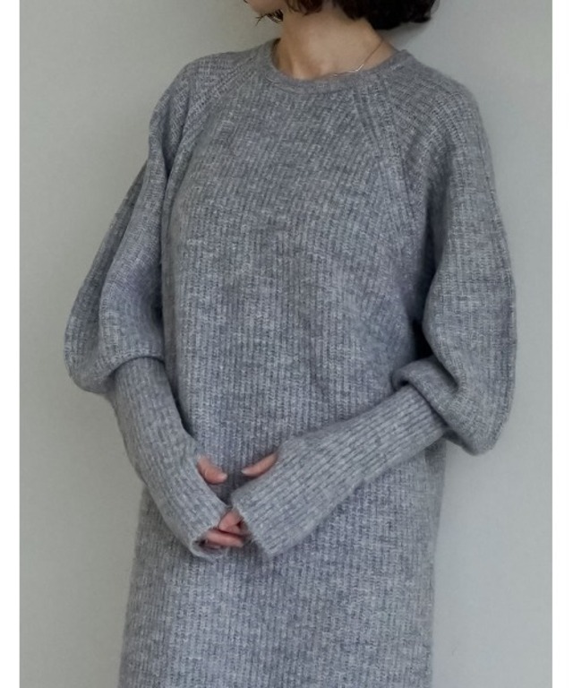 指穴ボリュームスリーブ畦編みリブニットワンピース