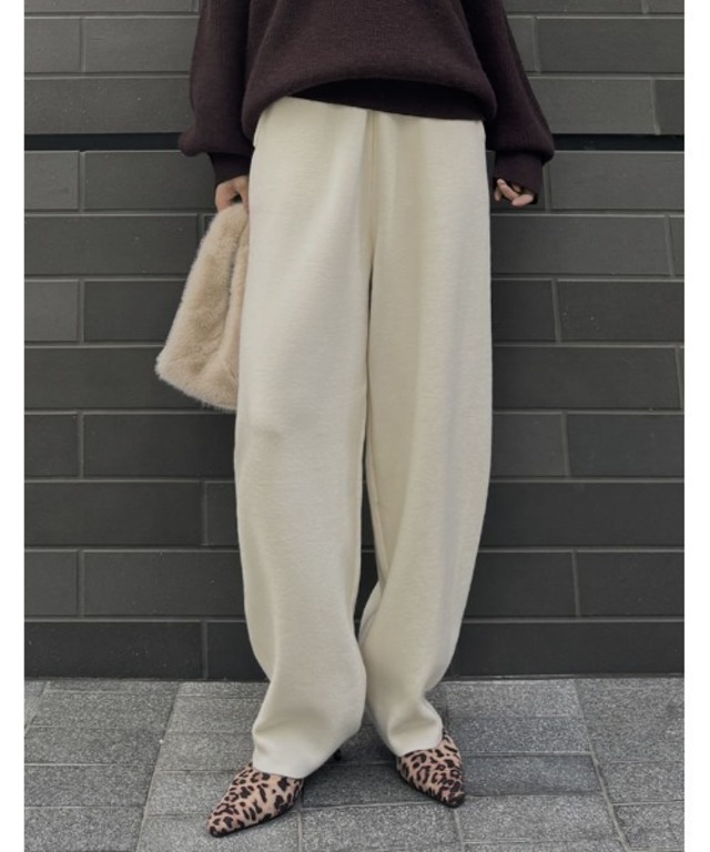 ニットバレルレッグカーブパンツ