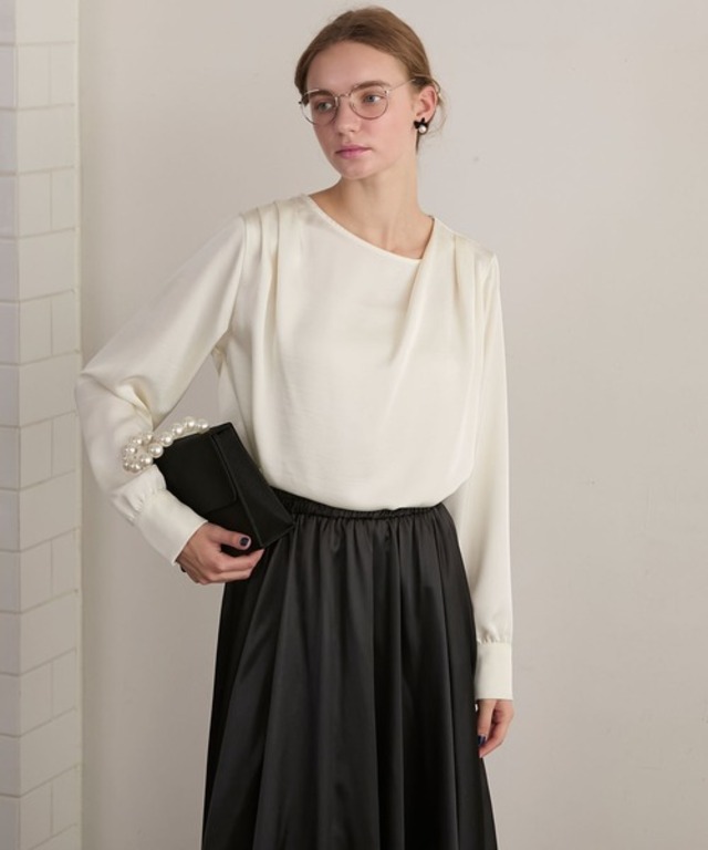 【BONLECILL noir】ドレープデザインゴールドボタンサテンブラウス