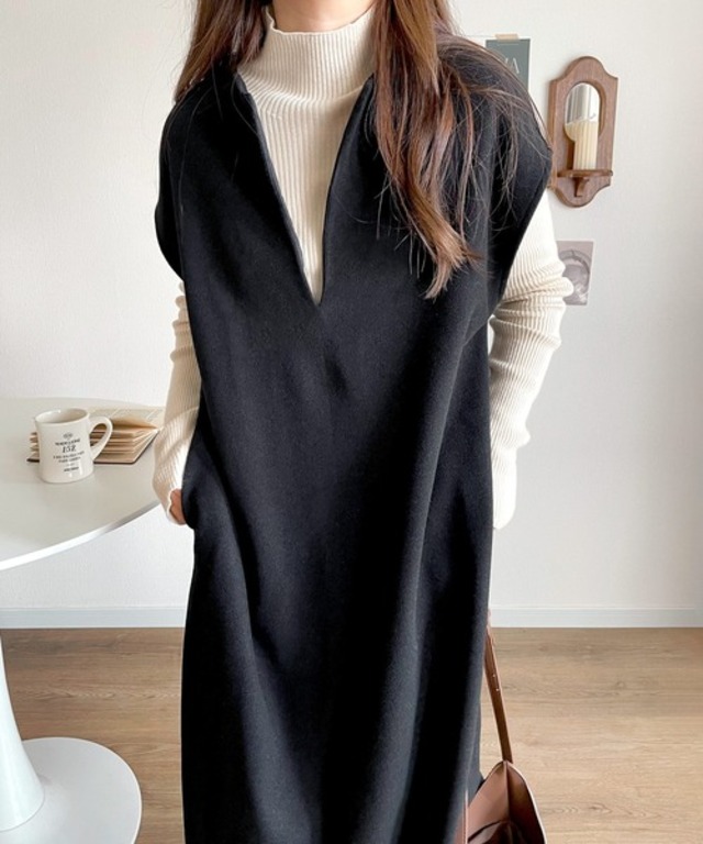1枚で主役級。冬に大活躍!カフタン調サイドスリット圧縮ニットロング丈ジャンパースカート