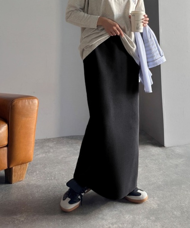 スリット位置自由自在。マルチWAYニットナロースカート（ロング丈）