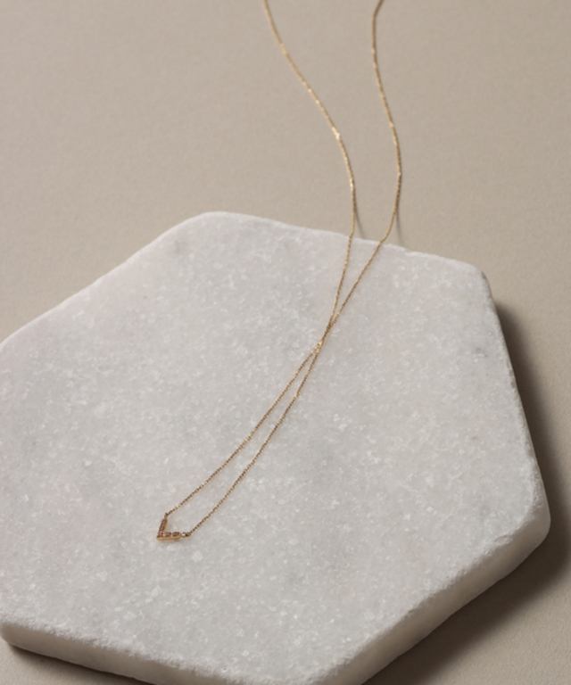 《WEB限定》Vラインダイヤネックレス K10