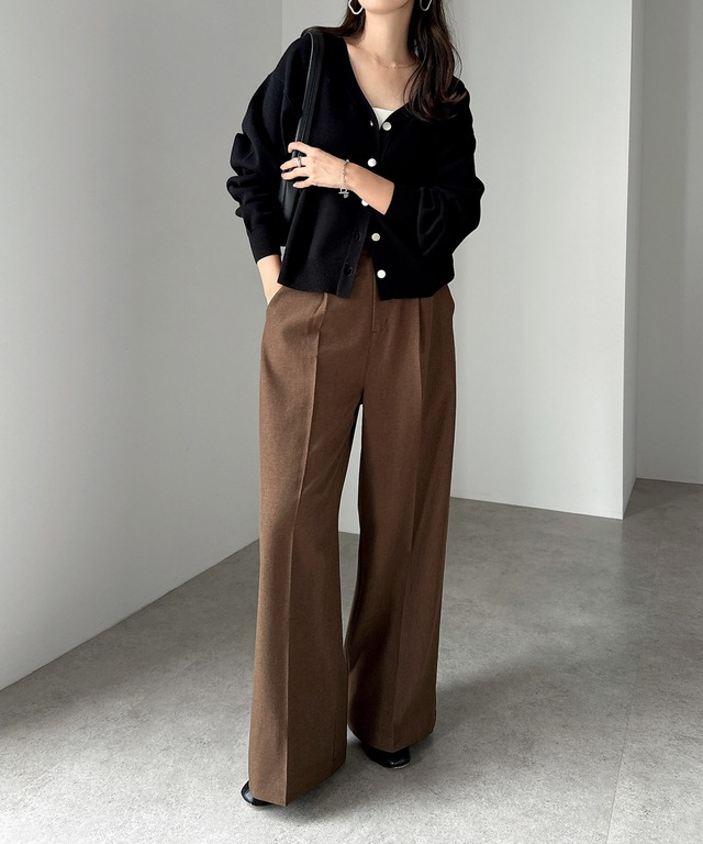 金ボタンVネックニットカーディガン