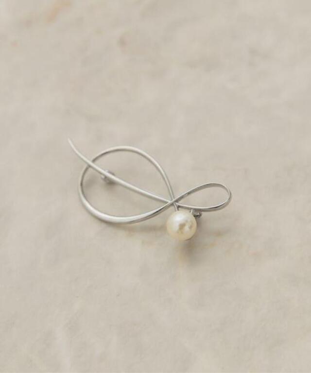 パールブローチ