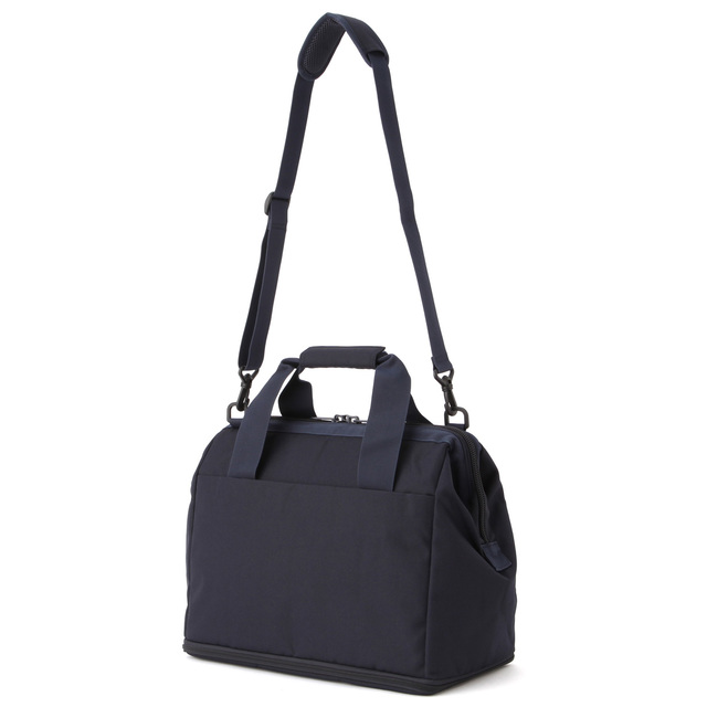 荷物の量で広げられる　撥水　ボストンバッグ