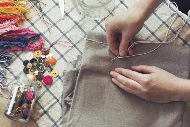 針と糸でチクチクと縫うだけ 手縫いで作れる簡単小物6選 Locari ロカリ