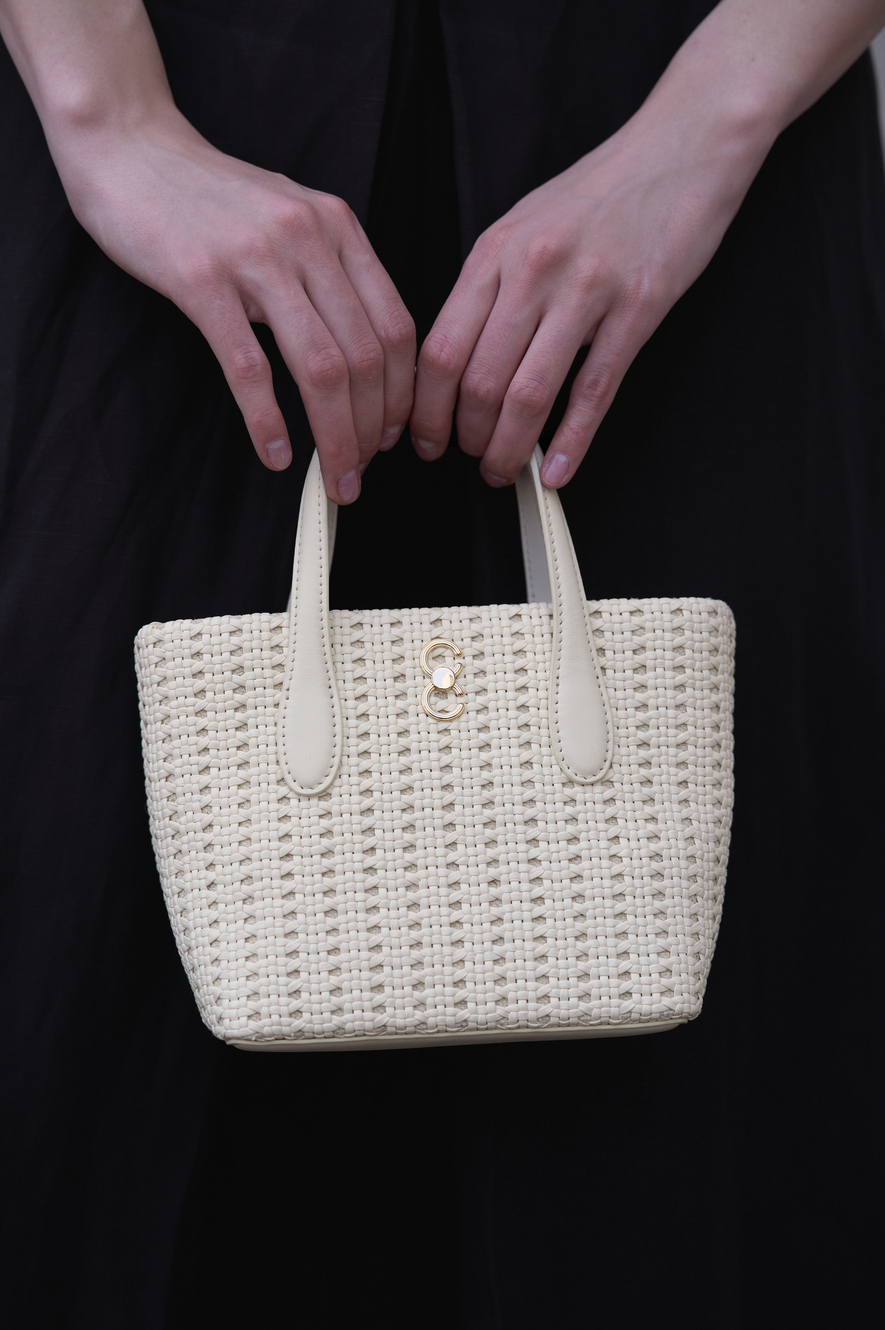 Mini Hexa Tote – White（Woven）／￥37,290（税込）