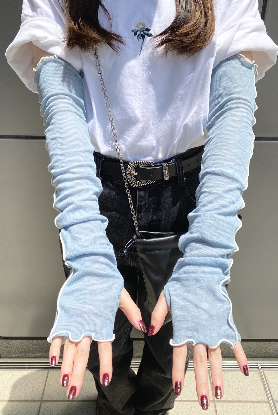 手の甲までくしゅくしゅしていてネイルと合わせると◎。