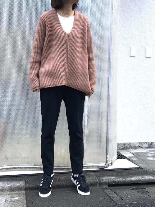 この冬「白カットソーINニット」が最強と噂♡着こなし見本大公開 