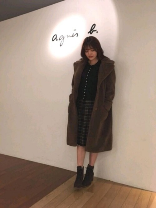 オシャレ上手さんの定番 Agnes B のスナップボタンカーデ Locari ロカリ