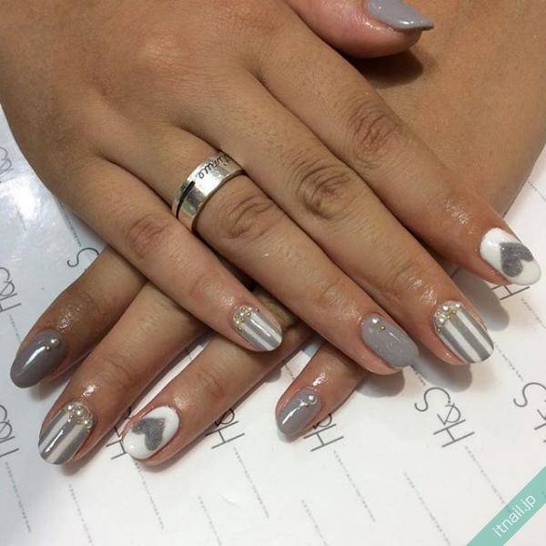 オフィスネイルにも グレーカラーでアートするストライプネイル Locari ロカリ