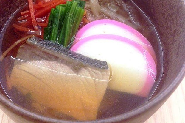 とろ り餅のお雑煮を食べ比べ 京都の 白味噌雑煮 や香川の あん餅雑煮 も 東京で食べられる全国のお雑煮7選 Locari ロカリ