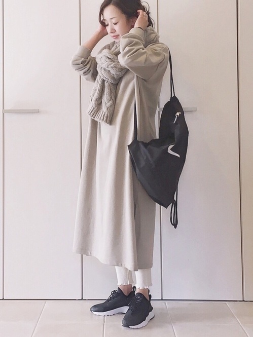 春はこれで決まり Gu スウェットスリットワンピース が激カワです Locari ロカリ