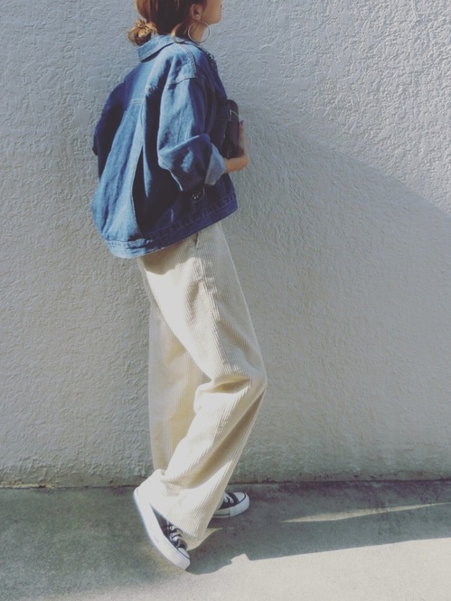 春に映える ホワイトパンツ 大人のセンスアップ着こなし術公開 Locari ロカリ
