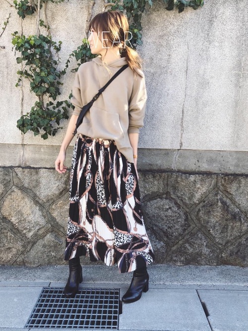 証言する 布 スカーフ 柄 の スカート どこか 誰の エレガント