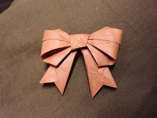 プレゼントにインテリアに 折り紙で作る立体リボンが可愛い Locari ロカリ